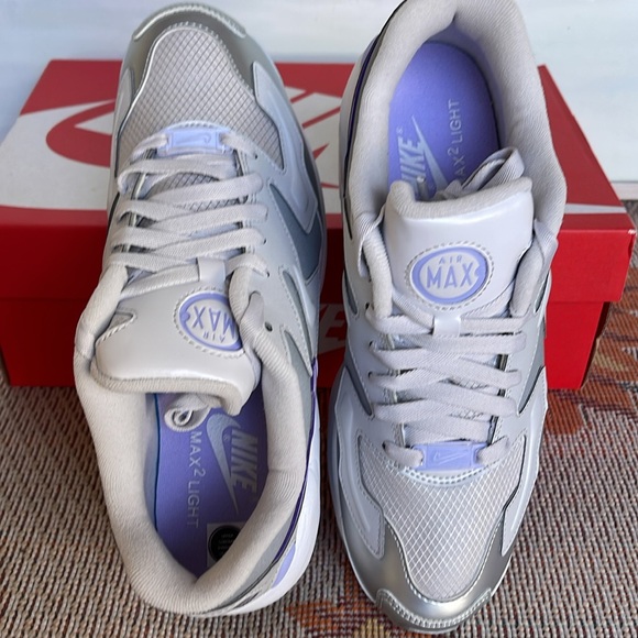 NIKE WMNS AIR MAX2 LIGHT SE
VAST GREY/PURPLE AGATE
Sneakers Athletic 
CJ7981 001 - Picture 13 of 16